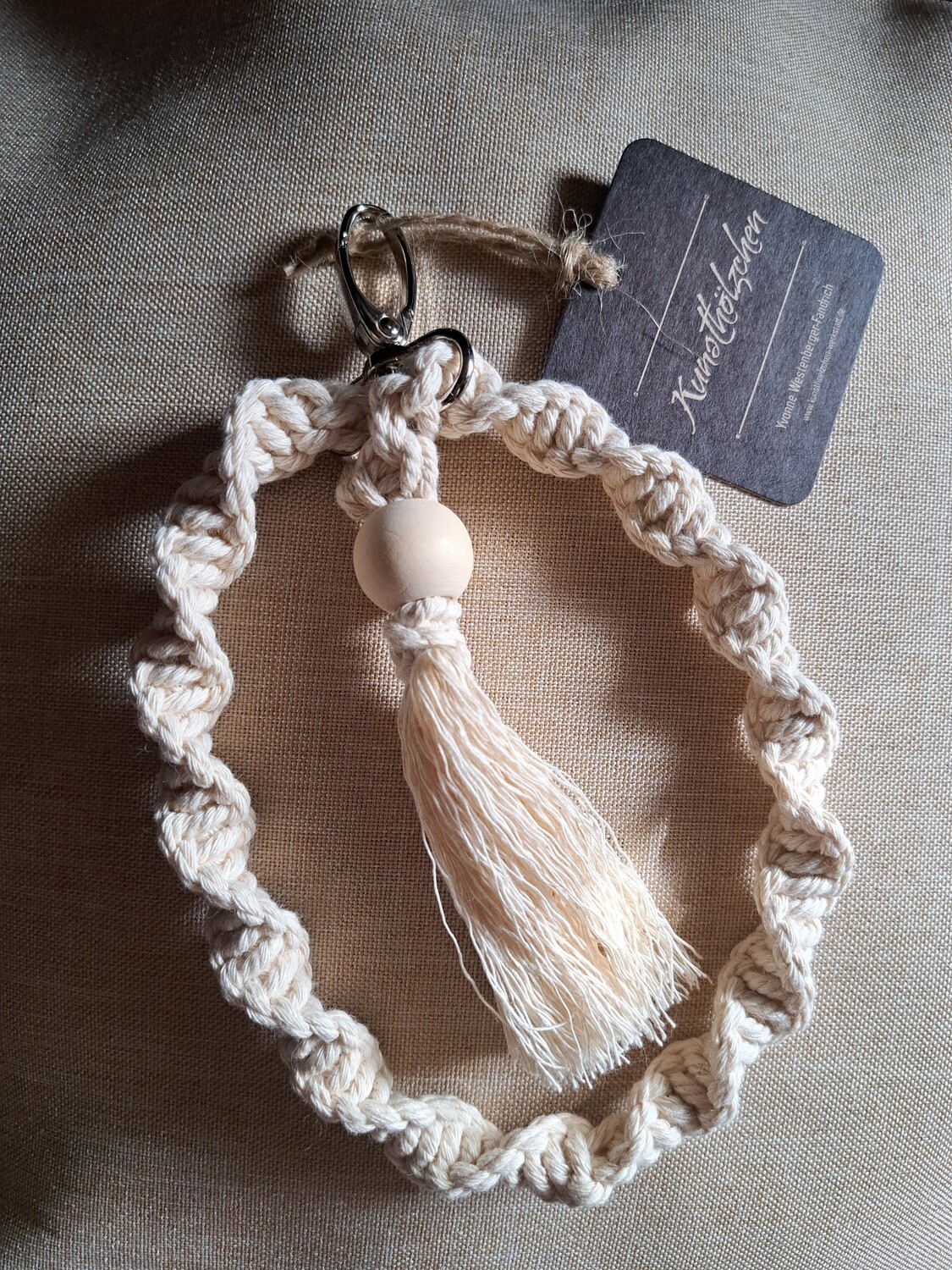 Makramee-Anhänger mit Bommel (Weiß)