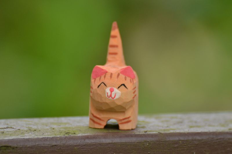 Schnitzfigur &quot;Orange Tigerkatze&quot;