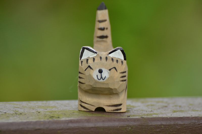 Schnitzfigur &quot;Graue Tigerkatze&quot;