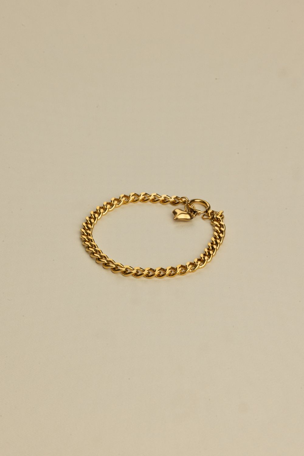 Curb bracelet with heart