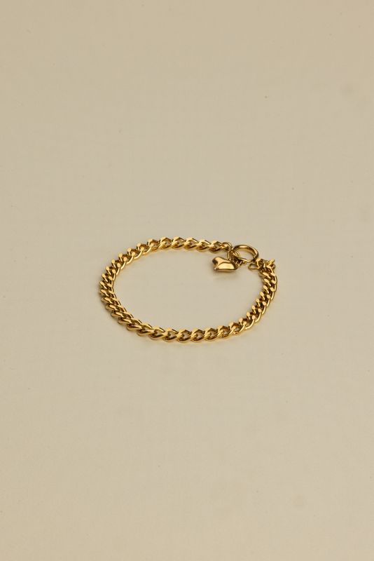 Curb bracelet with heart