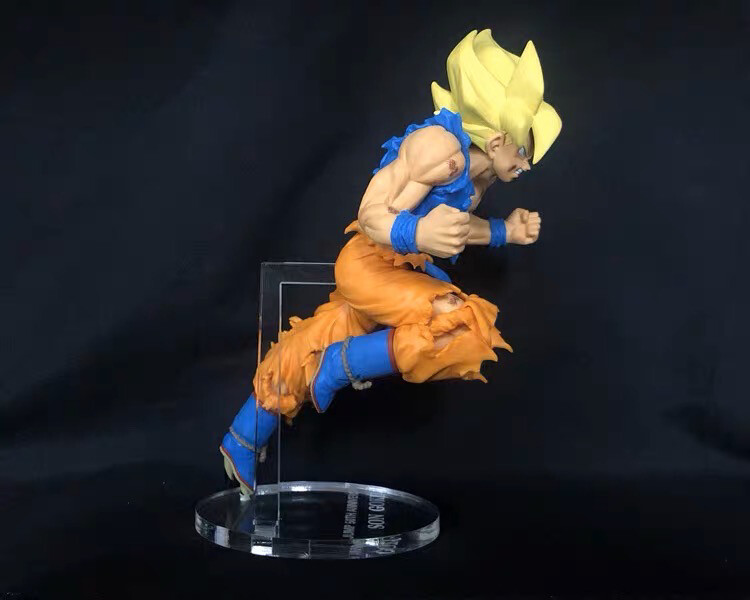 Dragon Ball Goku Battle Damage Figurine