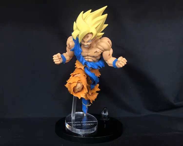 Dragon Ball Goku Battle Damage Figurine