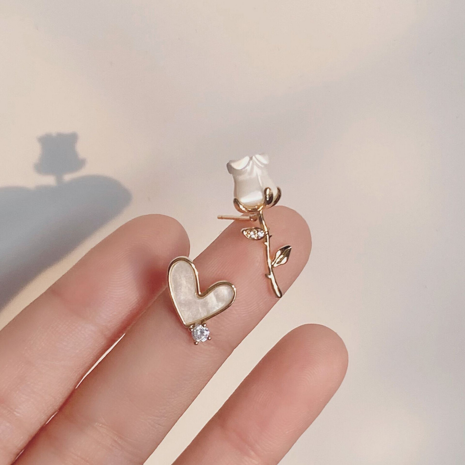 Earrings 06 Puppy Love White Rose
