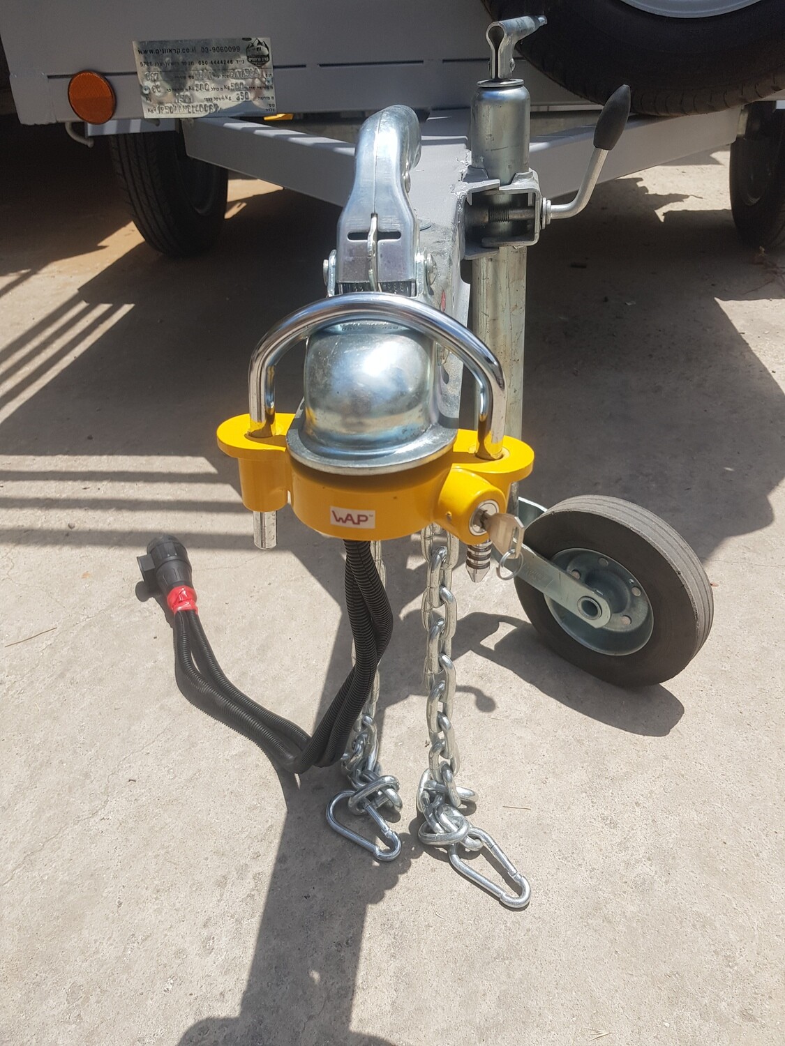 מנעול תפוח לנגררים וקראוונים