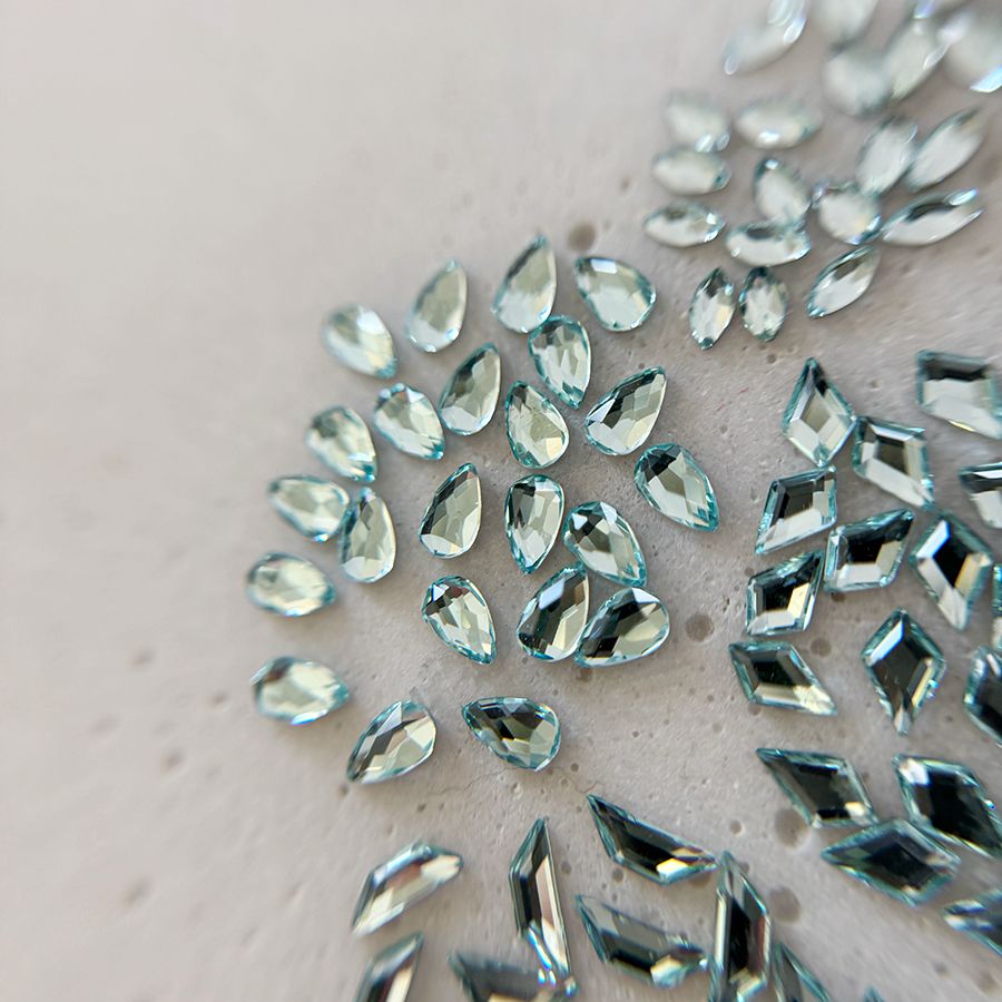 Diamants forme Maldives / Petite goutte allongée ou Mini goutte large Diamants forme Maldives / Petite goutte allongée ou Mini goutte large