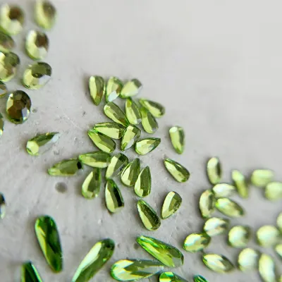 Diamants forme Vert / Mini oeil de chat ou Mini goutte