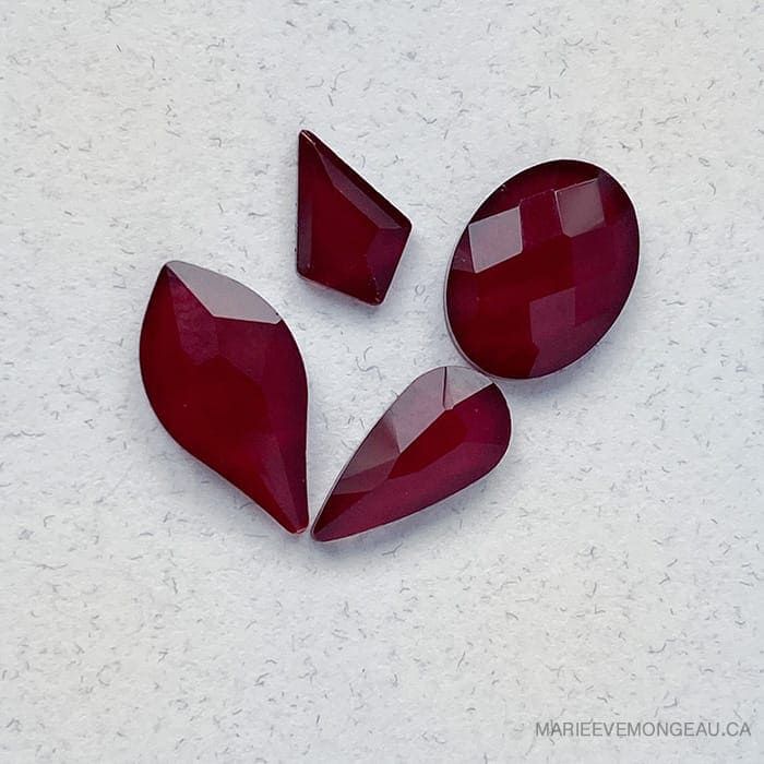 Diamants forme Rouge bordeau