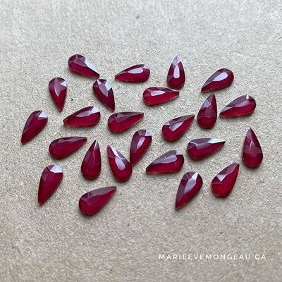 Diamants forme Rouge bordeau