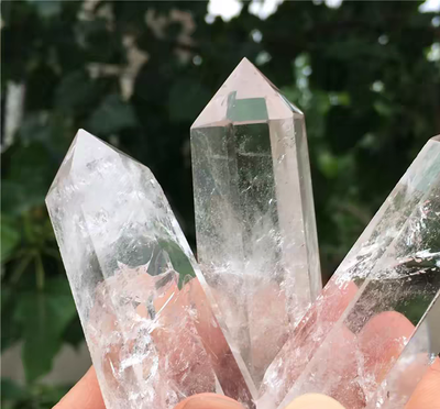 Quartz crystal pointed shape