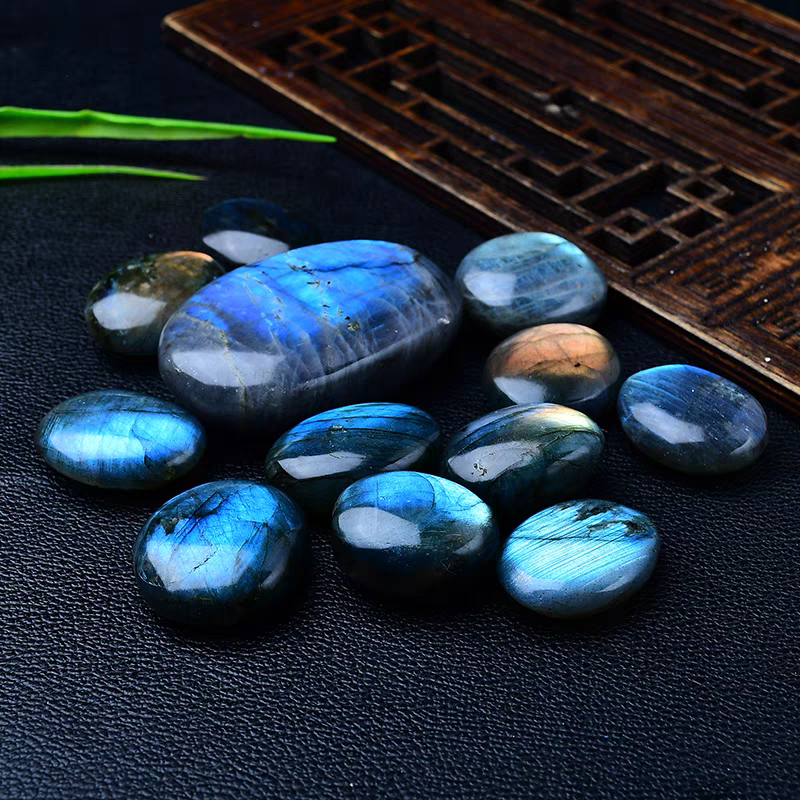 Labradorite stone