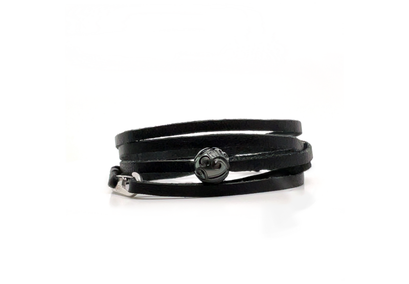 Bracelet cuir multi tours perle de Tahiti gravée