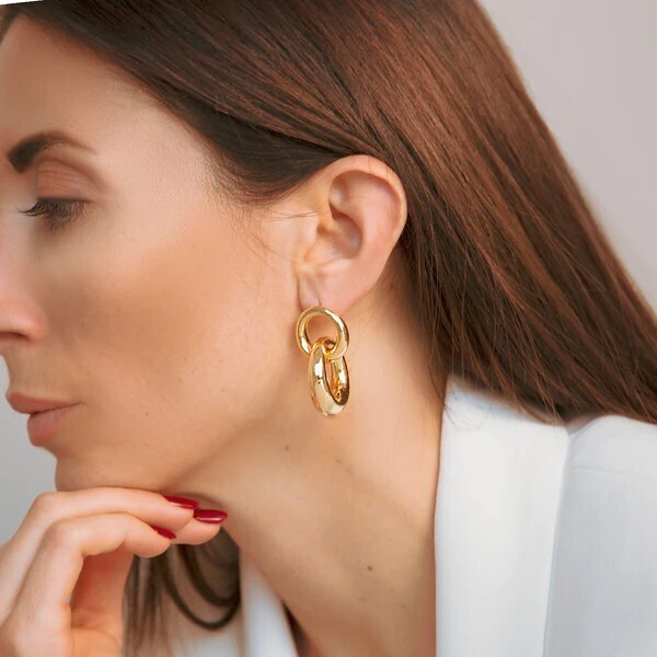 Boucles d'oreilles pendantes martelées avec double anneau