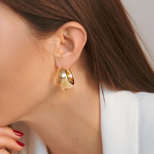 Boucles d'oreilles créoles martelées Design Gradué