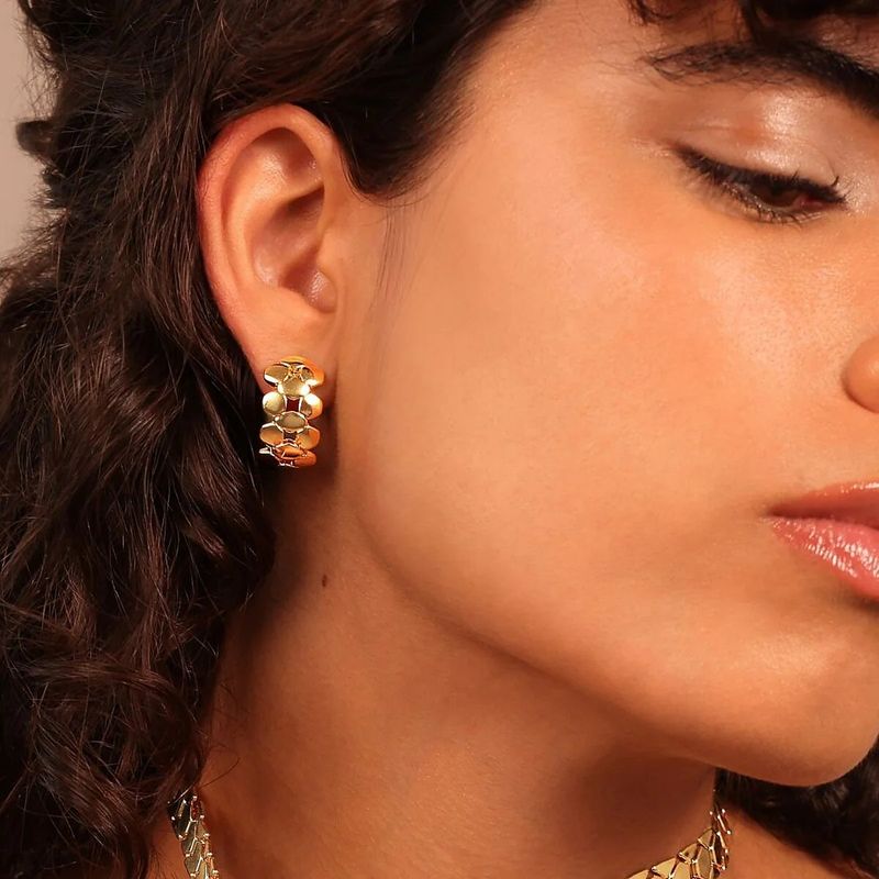 Boucles d’oreilles lobe en maille géométrique