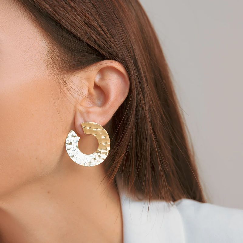 Boucles d’oreilles pendantes à boucle martelée