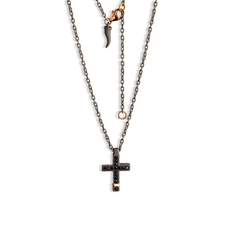 Collier croix moyen en titane, or rouge 18 carats, or rouge 9 carats, diamants noirs et chaîne.