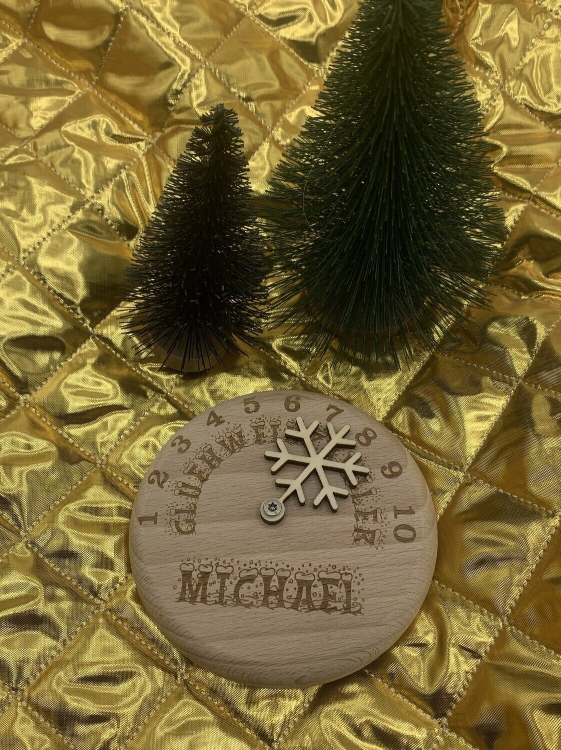 Bierglasdeckel aus Holz - Biergartendeckel aus Holz - Glühweinzähler mit Zeiger als Flocke und Name