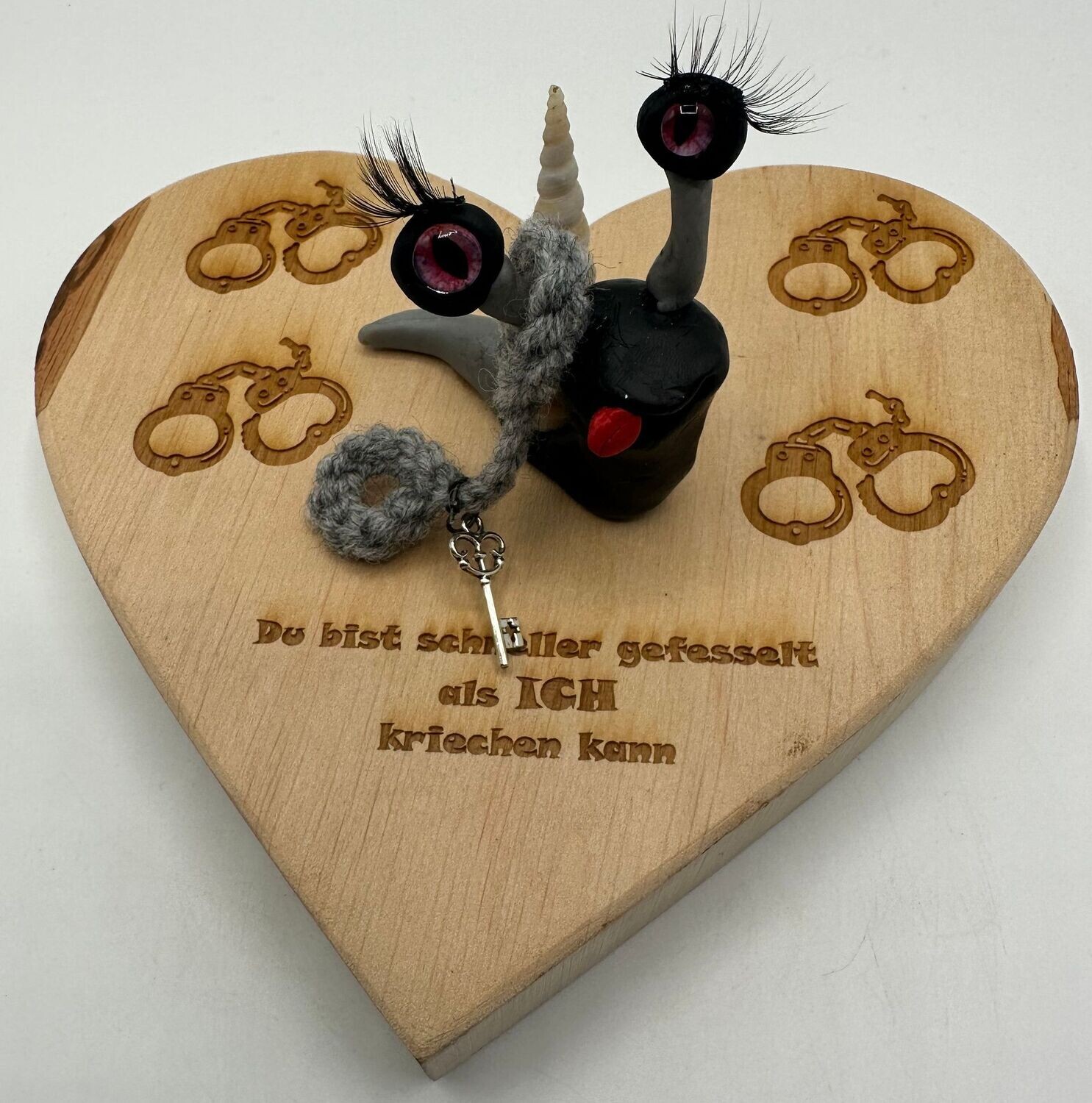 Bondage Schnecke Alfred mit Holz Herz