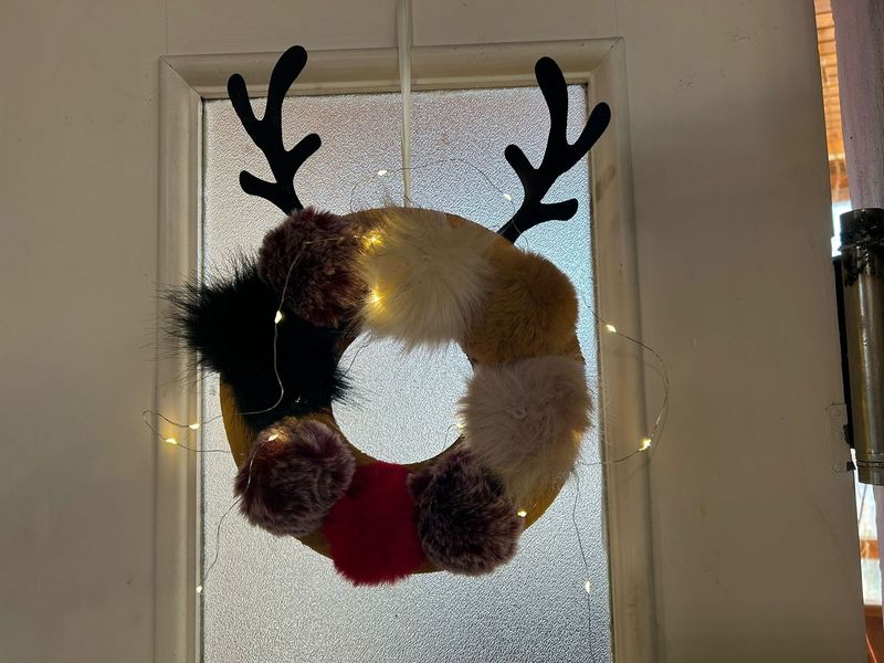 Türkranz Rentier mit Bommeln – Liebe zum Detail – Größe 30x30cm – Perfekte Weihnachtsdekoration