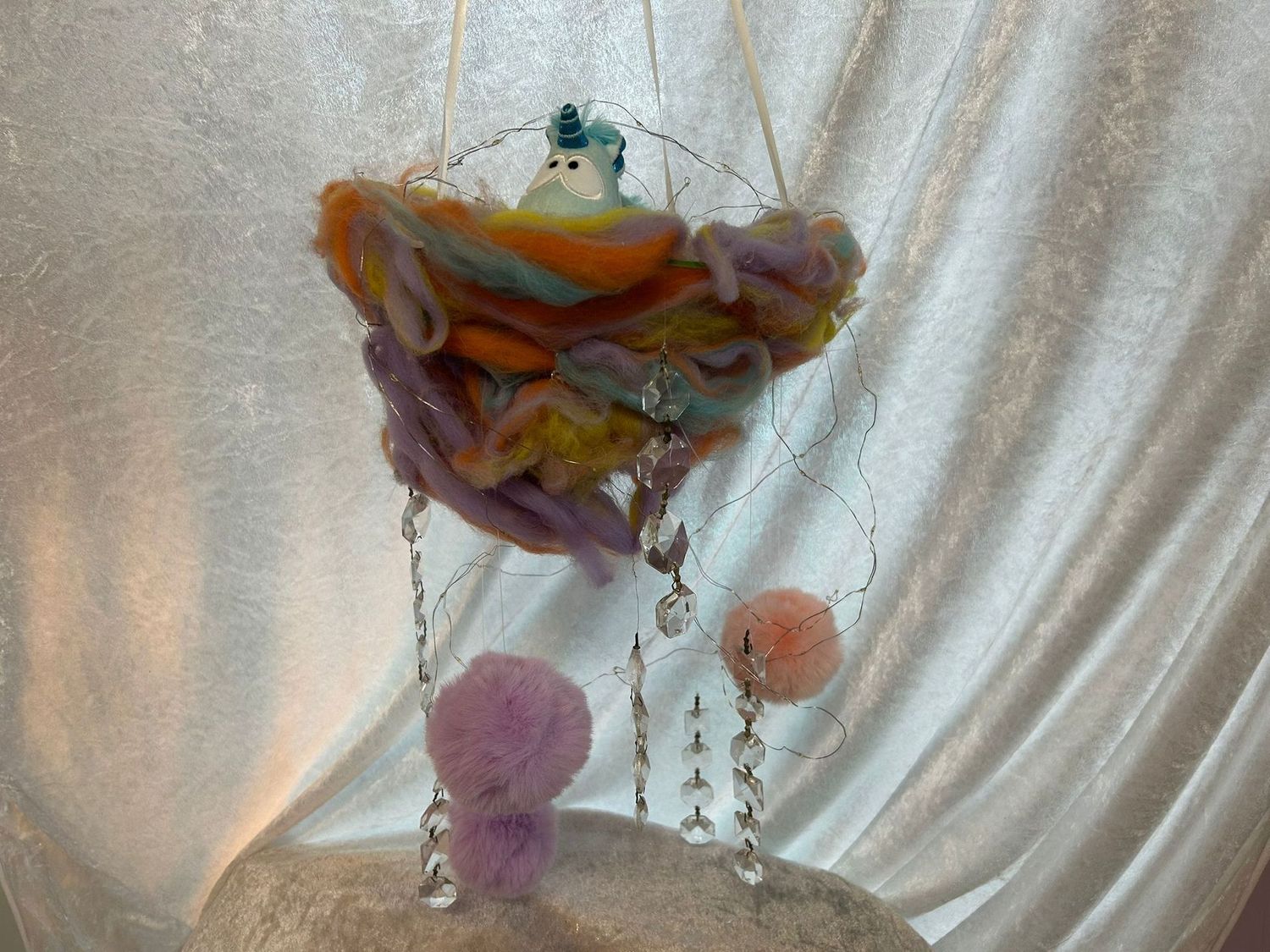 Einhorn auf Regenbogenwolke