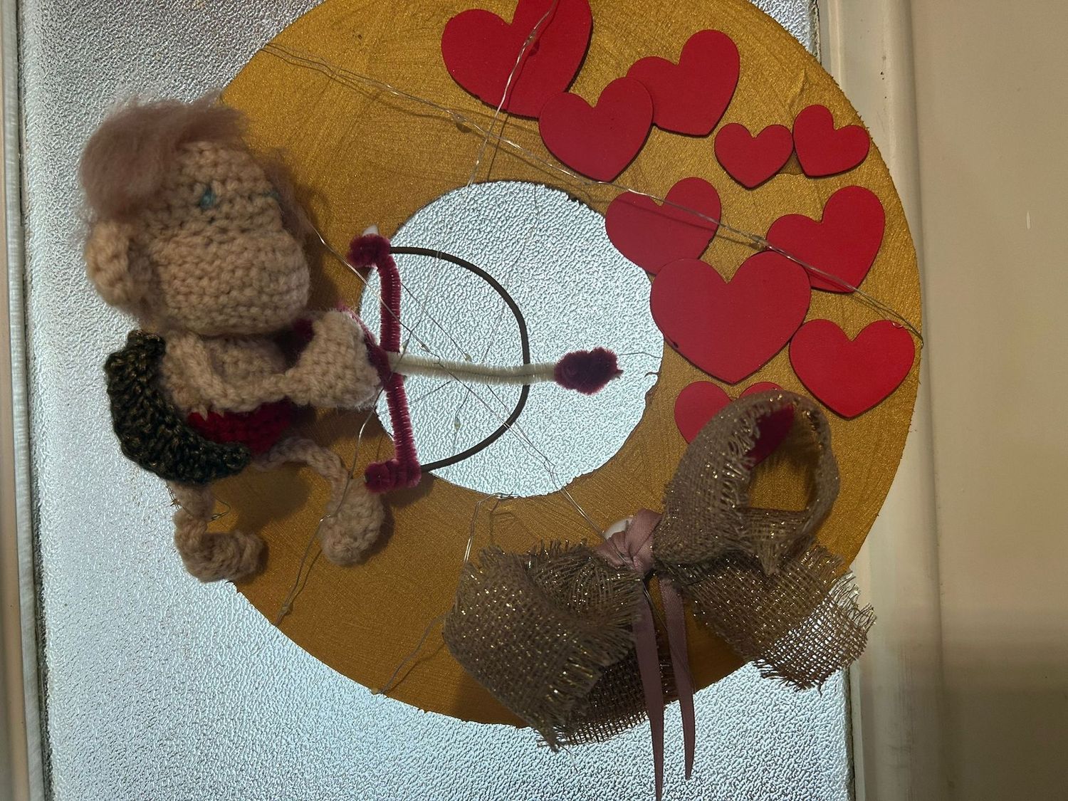 Türkranz Amor mit Herzen, Liebe, handbemalt, Amor gehäkelt, 25 cm Durchmesser