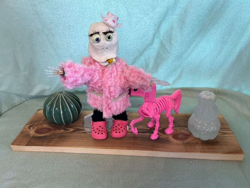 Ein handgemachter Cowboy mit Skelettpferd – ein einzigartiges Kunstwerk für dein Wohnzimmer!