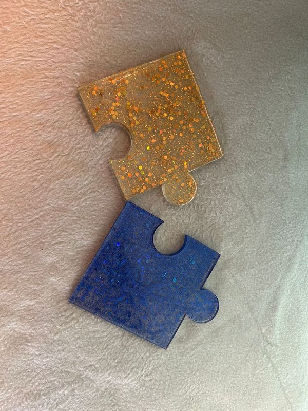 Puzzle-Teil aus Epoxidharz – 12 cm, verschiedene Farben Puzzle-Teil aus Epoxidharz – 12 cm, verschiedene Farben