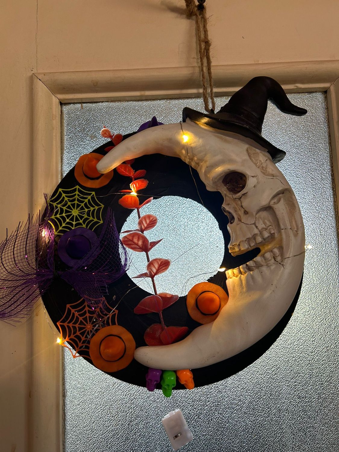 ? Beleuchteter Halloween Türkranz – ? Beleuchteter Halloween Türkranz – "Grusel-Mond" – 25 cm ?