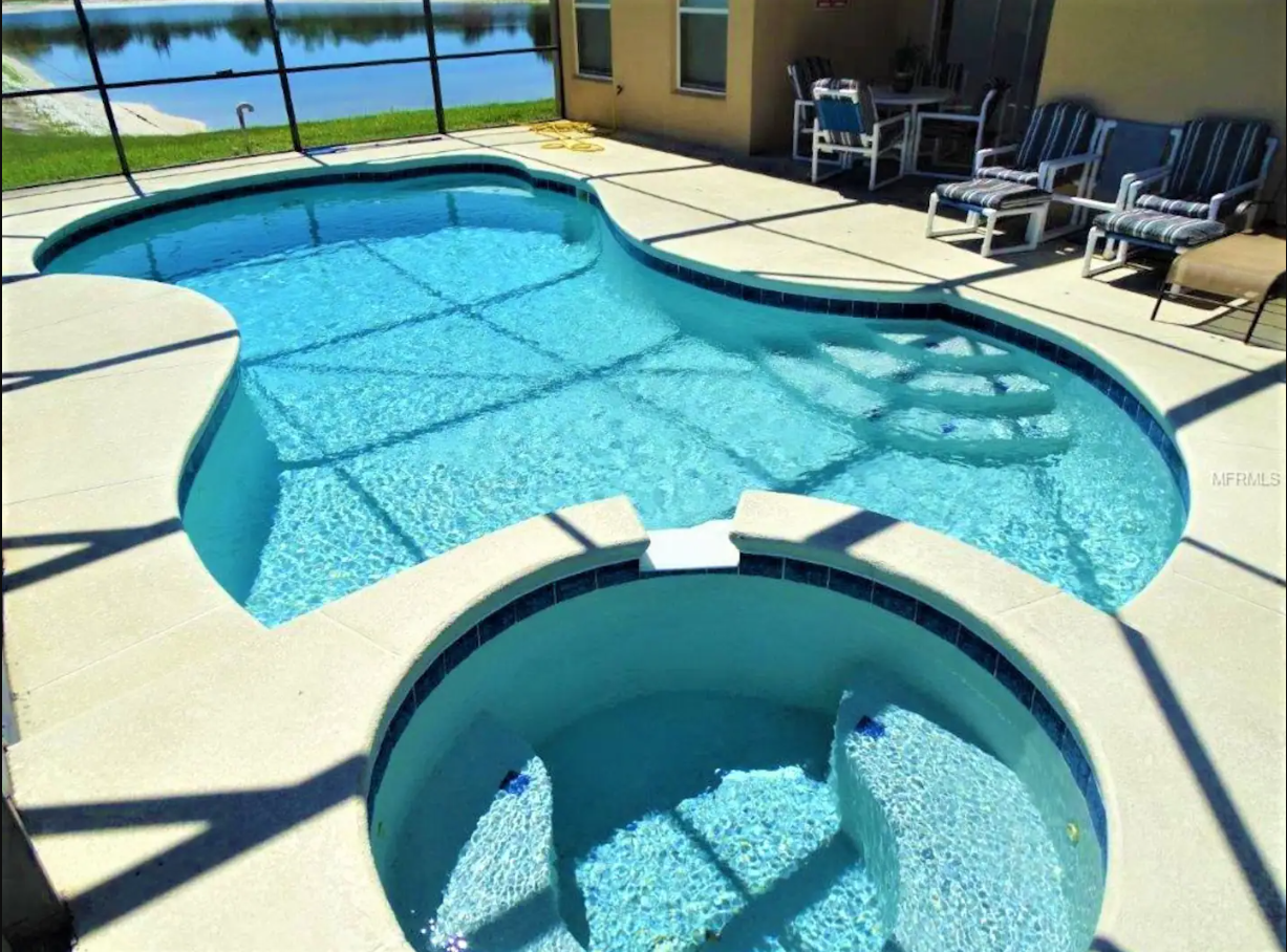 Advertised images on Airbnb