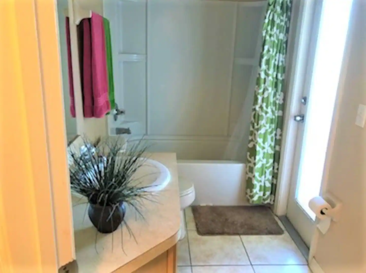 Advertised images on Airbnb