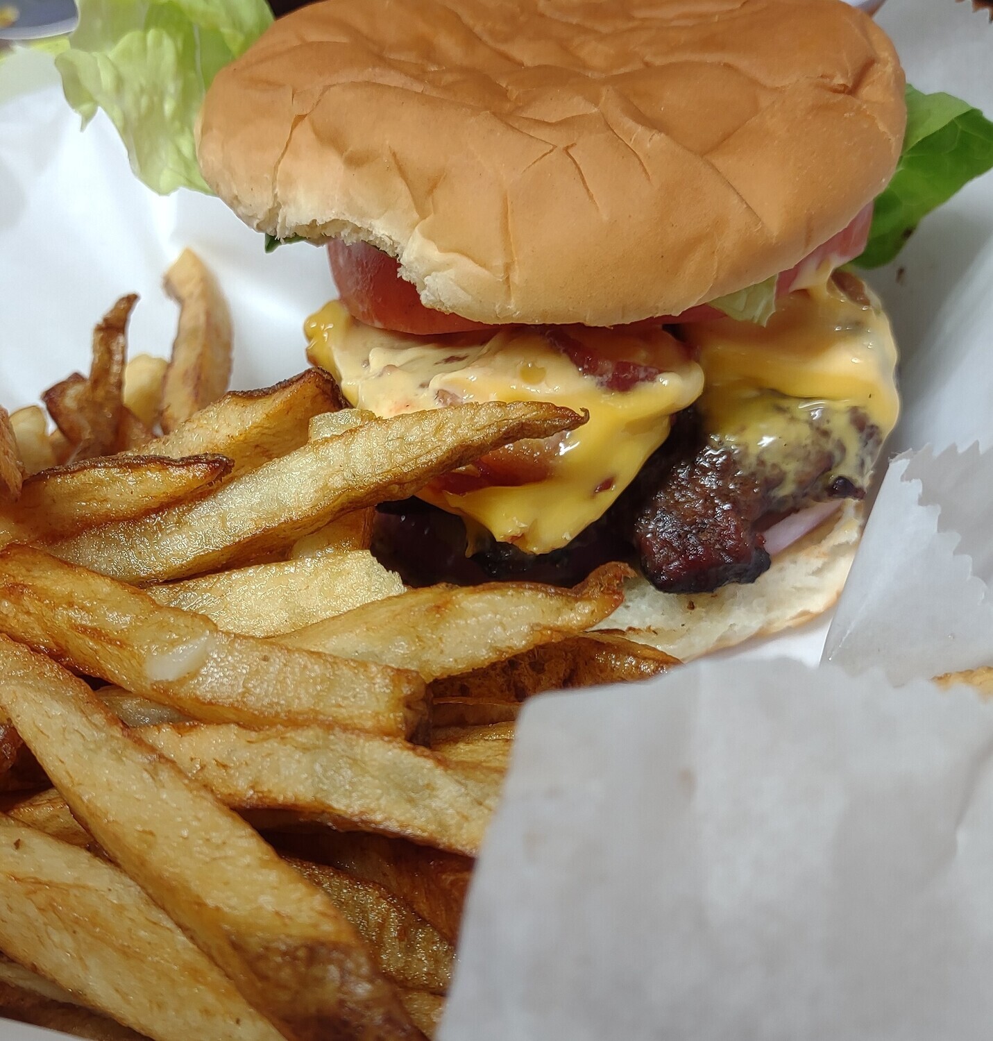 BACON CHEESEBURGER WITH FRIES