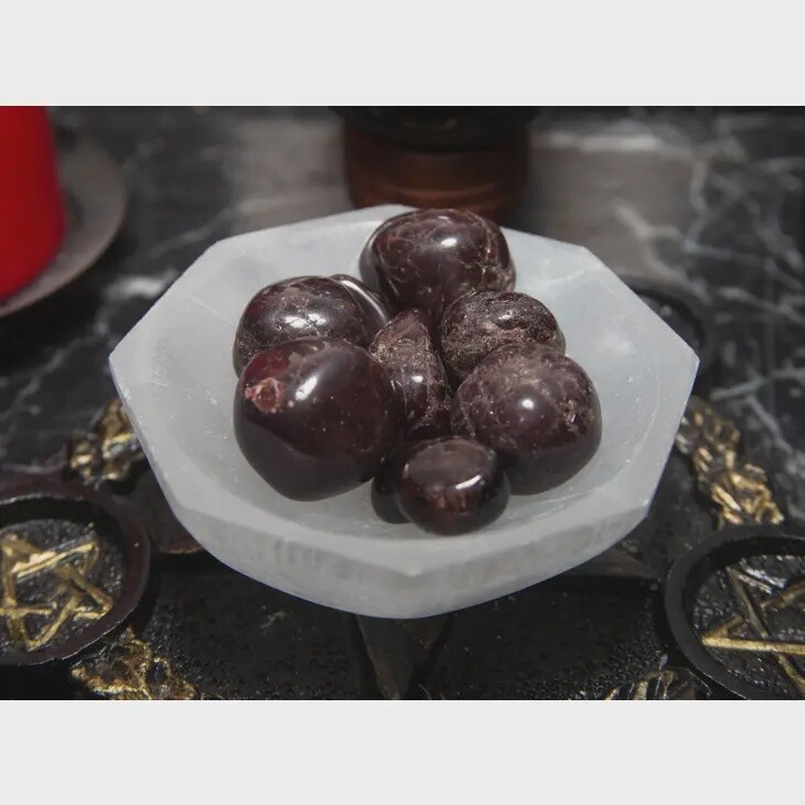 Lilith Garnet Spirit Stone