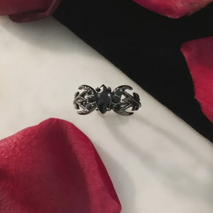 Vampire Moon Ring- Black