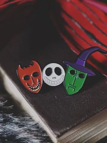Lively Ghosts Enamel Pins, Name: Trick or Treters