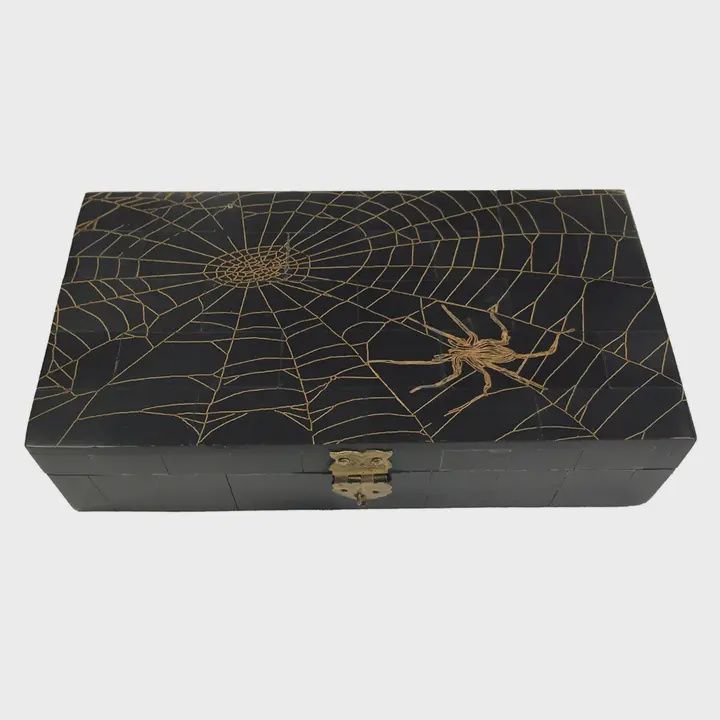 6-1/4&quot; Spider in Web Engraved Horn Box