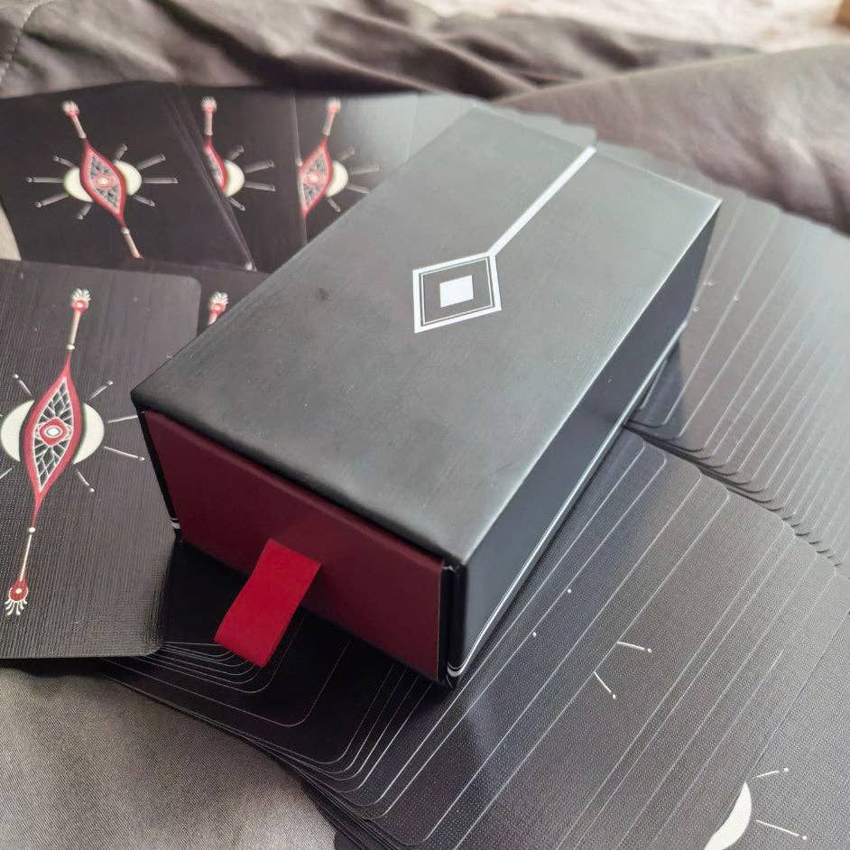 Dirty Red Tarot, Edition: Portable