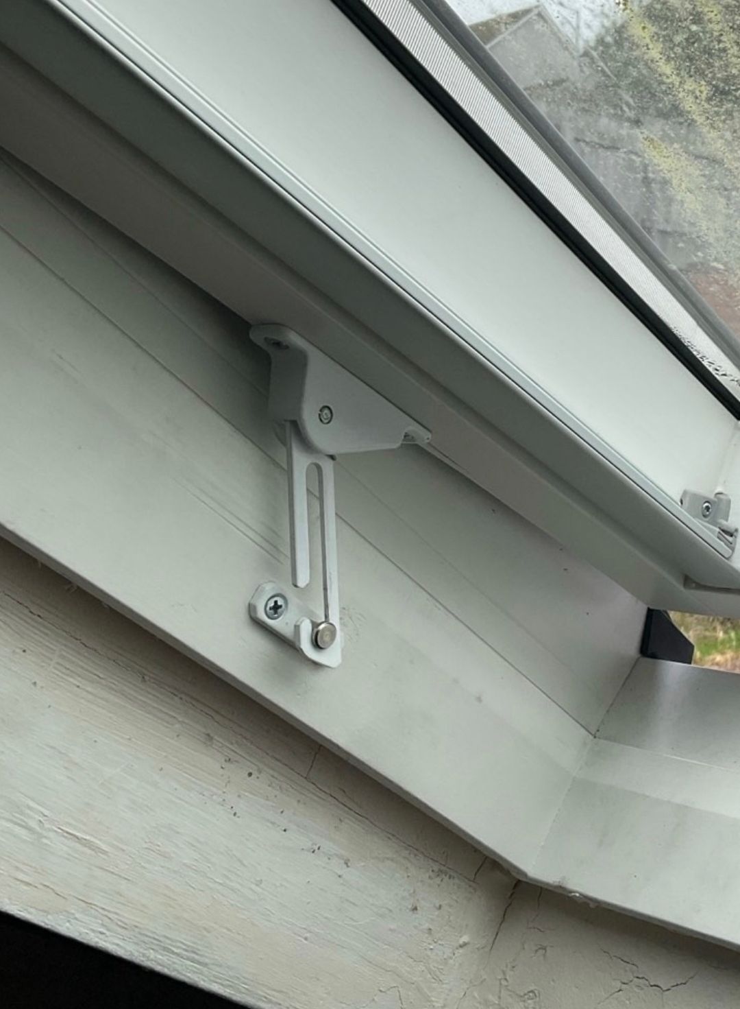 Self Engaging Velux Window Restrictor
