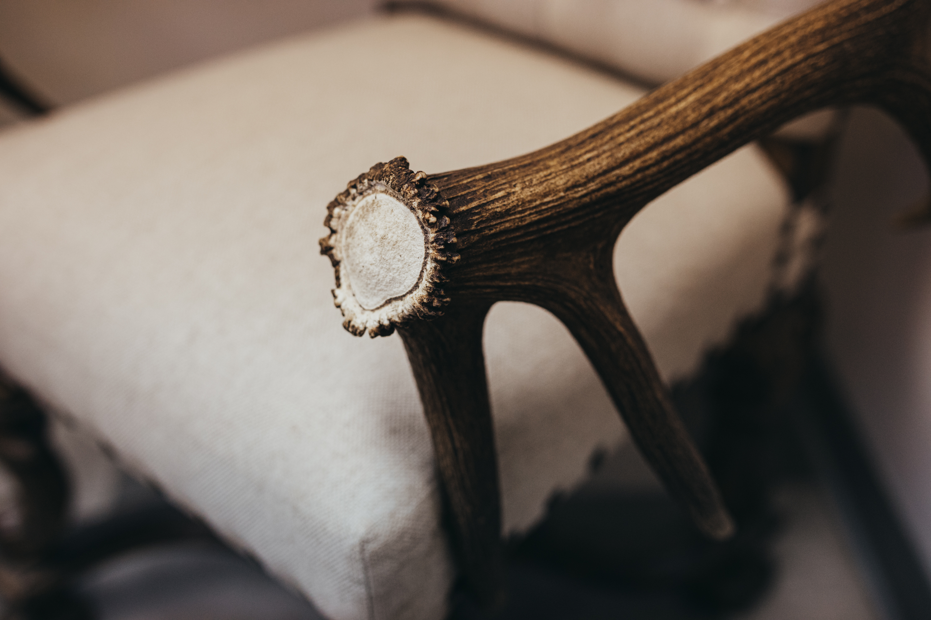 Elk Horn Arm Linen Tufted Chair