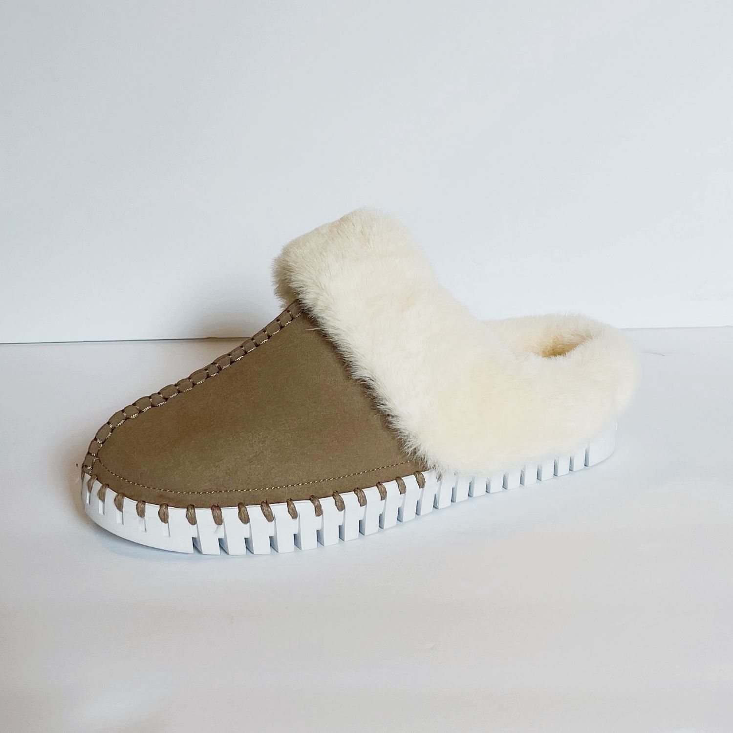 Falcon Slipper