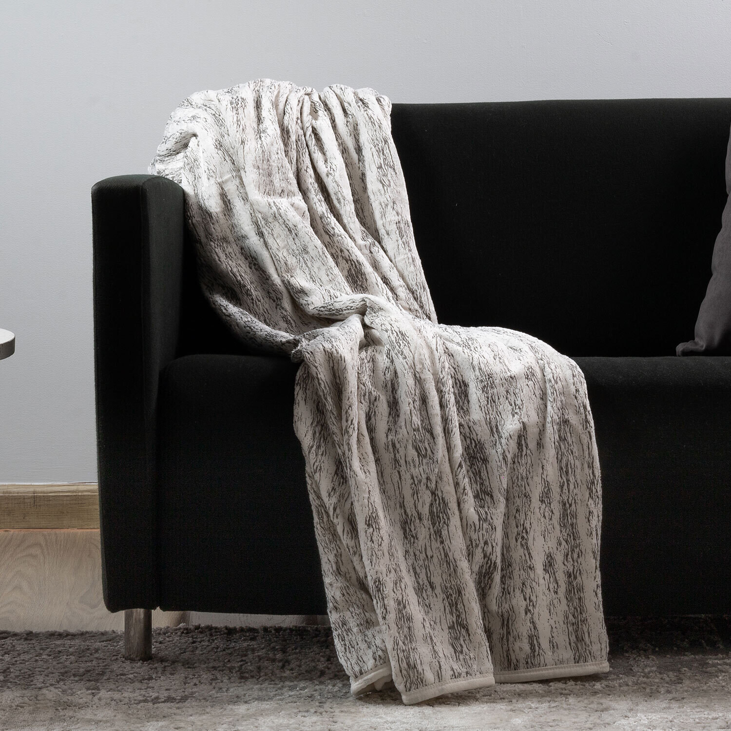 Sesli Plush Luxury Throw (180x200cm)