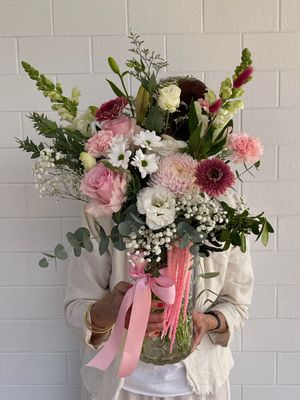 ? 'BEST MUM' -  FRESH SEASONAL BLOOMS IN A VESSEL/VASE -  AVAILABLE WED 06/05/26 - SAT 9/05/26 ONLY ?