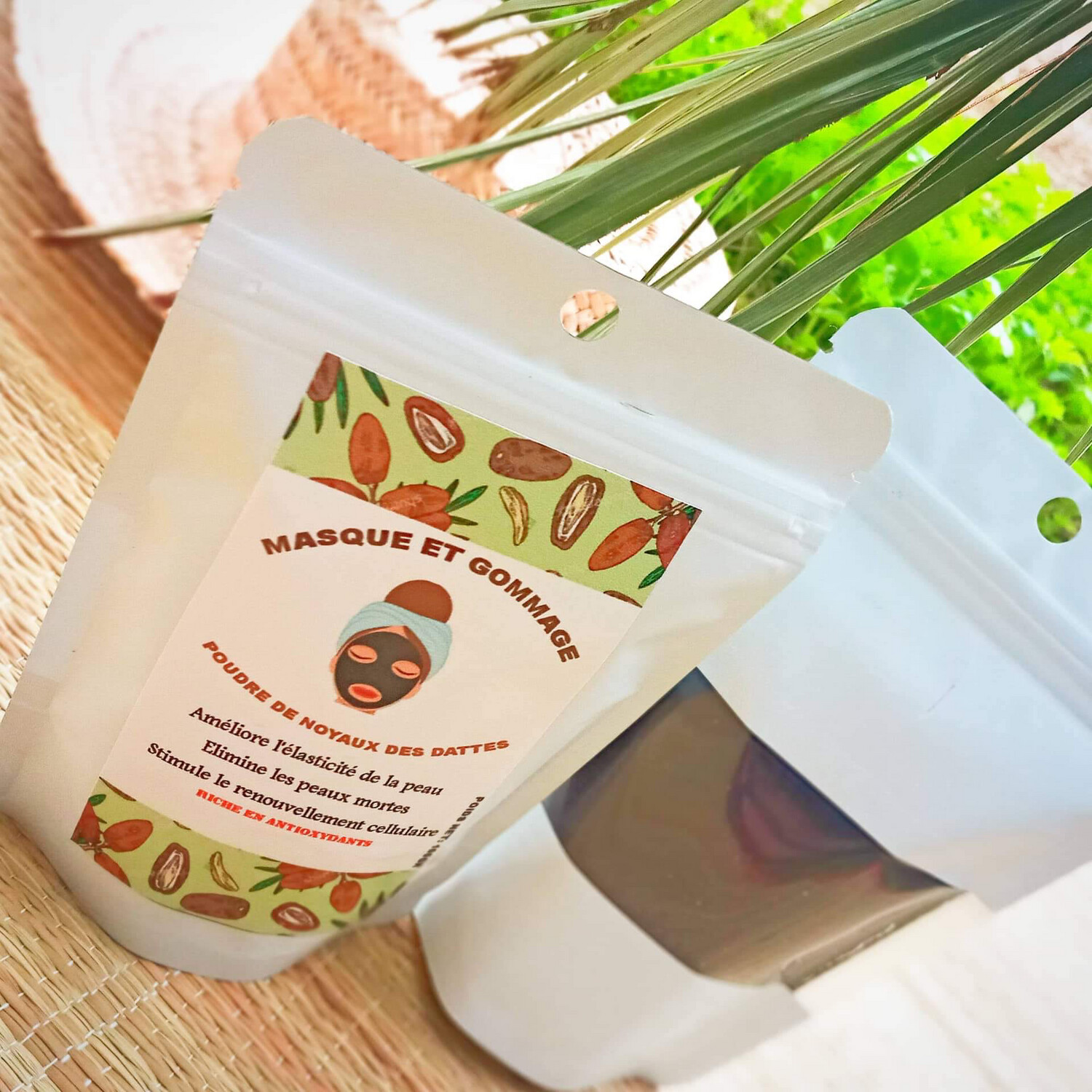 Un gommage naturel au cœur de la datte bio 100%