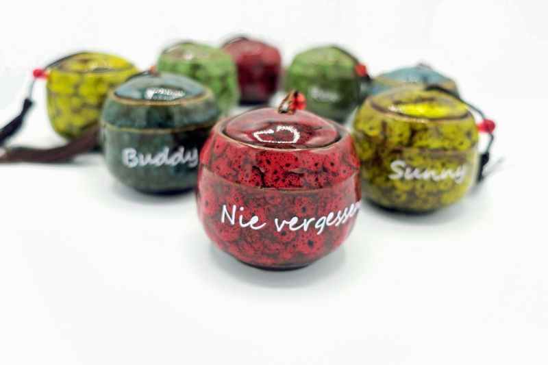 Keramik Urne Regenbogen 500ml personalisierbar