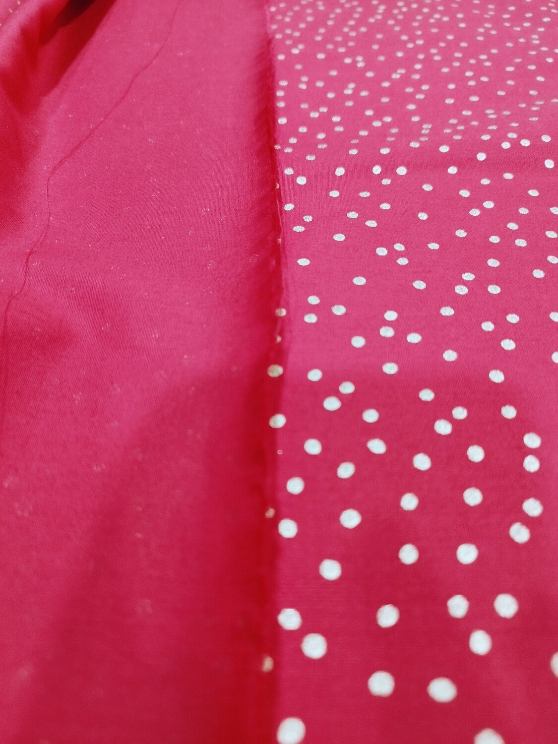 Tecido de Natal vermelho c/ bolinhas douradas
