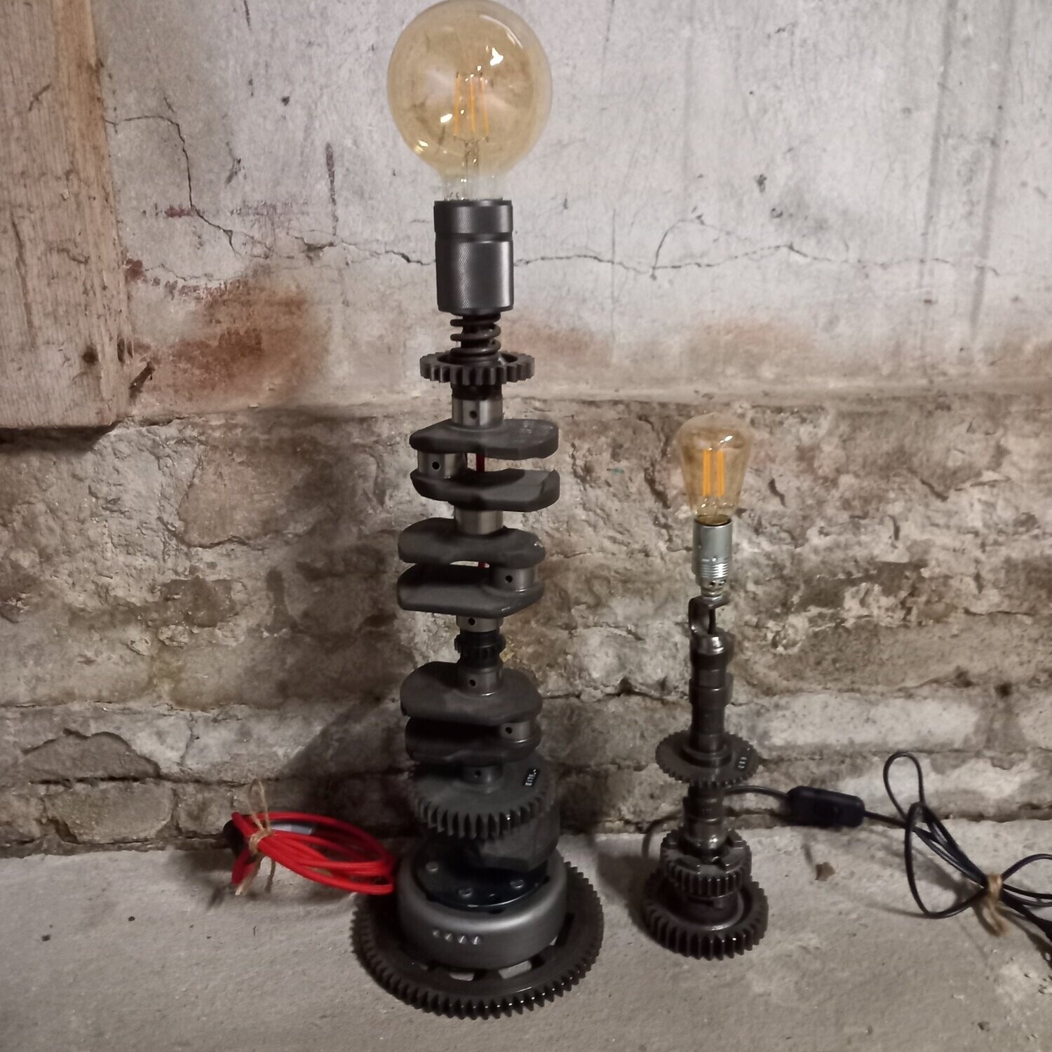 Grote krukas-lamp (links op foto)