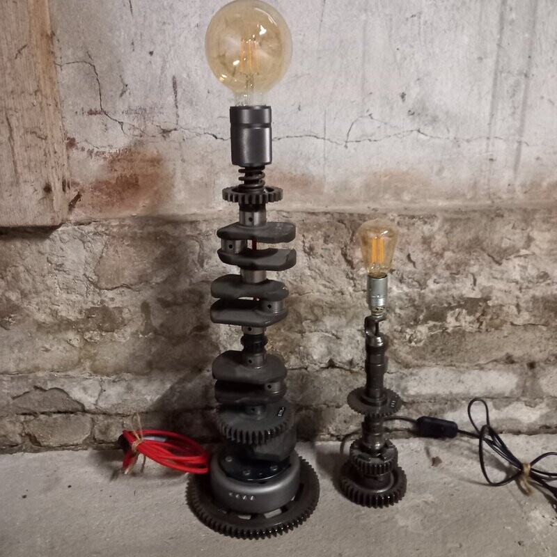 Grote krukas-lamp (links op foto)