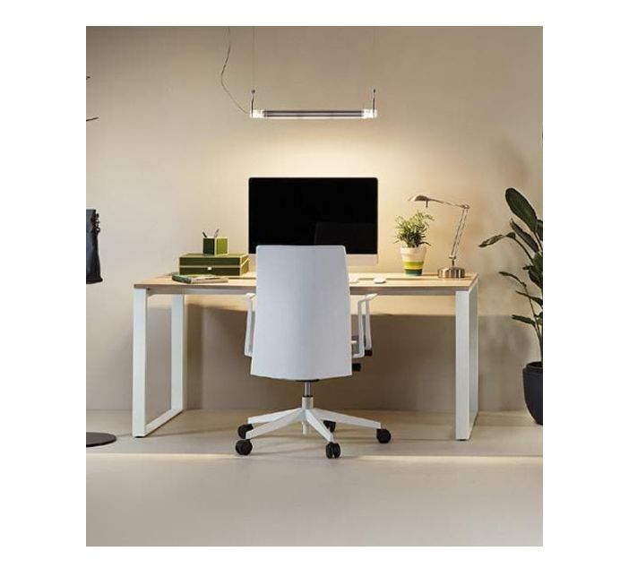 Adapta2 Plus workstation by JG Group. Leg closed