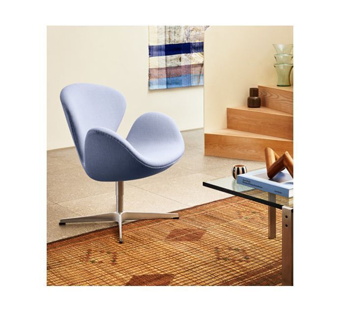 Swan armchair upholstered by Fritz Hansen