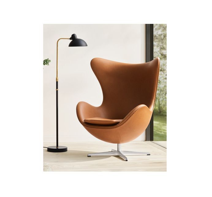 Egg lounge chair leather with black base Fritz Hansen